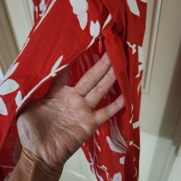 Beautiful Talbots blouse.  Size 10. Excellent condition. - Picture 4 of 9